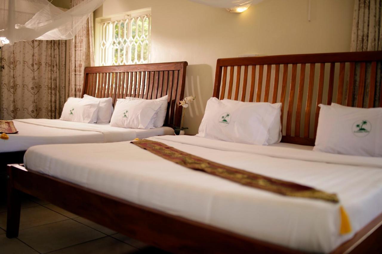 Entebbe Palm Hotel Buitenkant foto