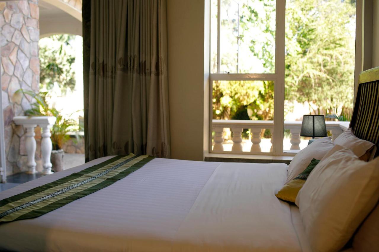 Entebbe Palm Hotel Buitenkant foto