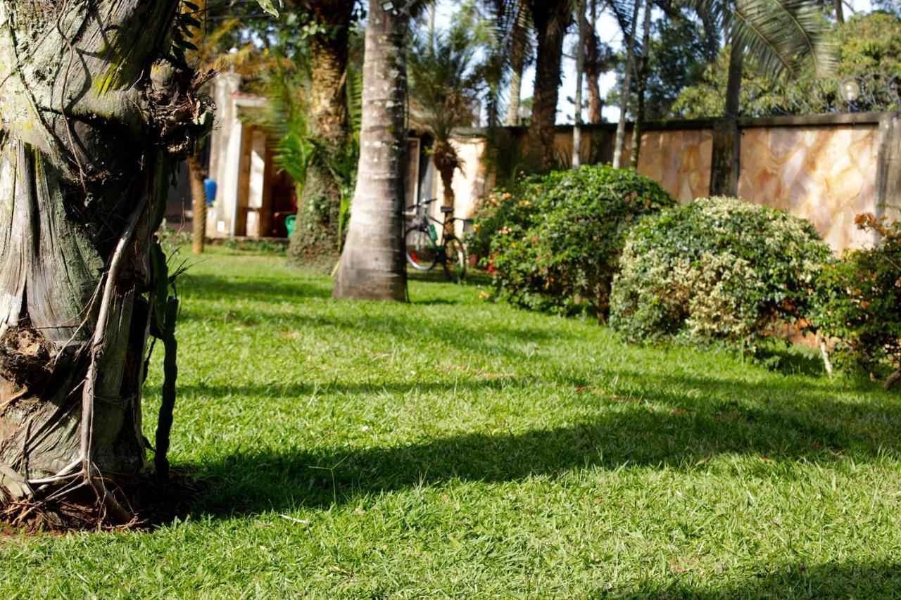 Entebbe Palm Hotel Buitenkant foto