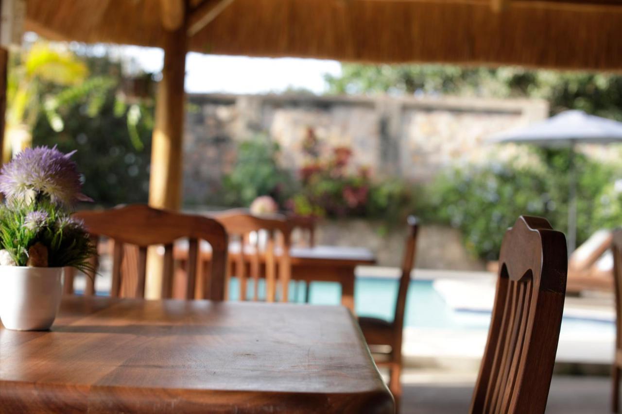 Entebbe Palm Hotel Buitenkant foto