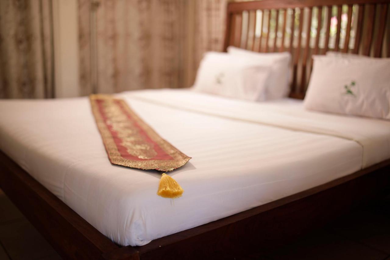 Entebbe Palm Hotel Buitenkant foto