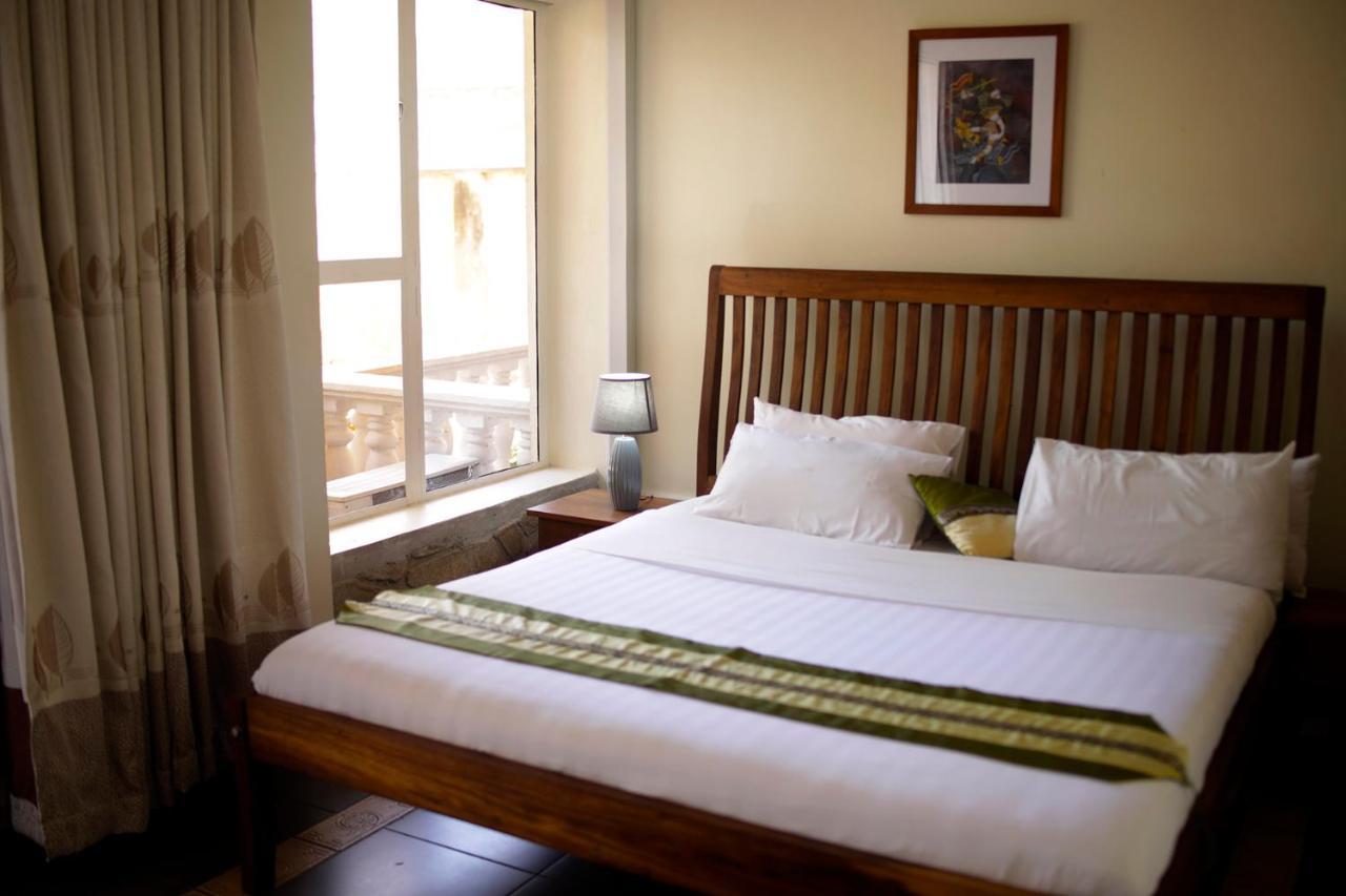 Entebbe Palm Hotel Buitenkant foto