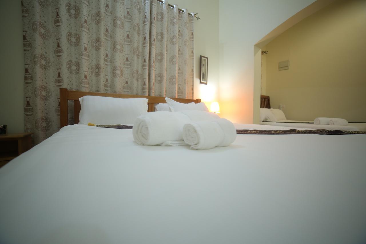 Entebbe Palm Hotel Buitenkant foto
