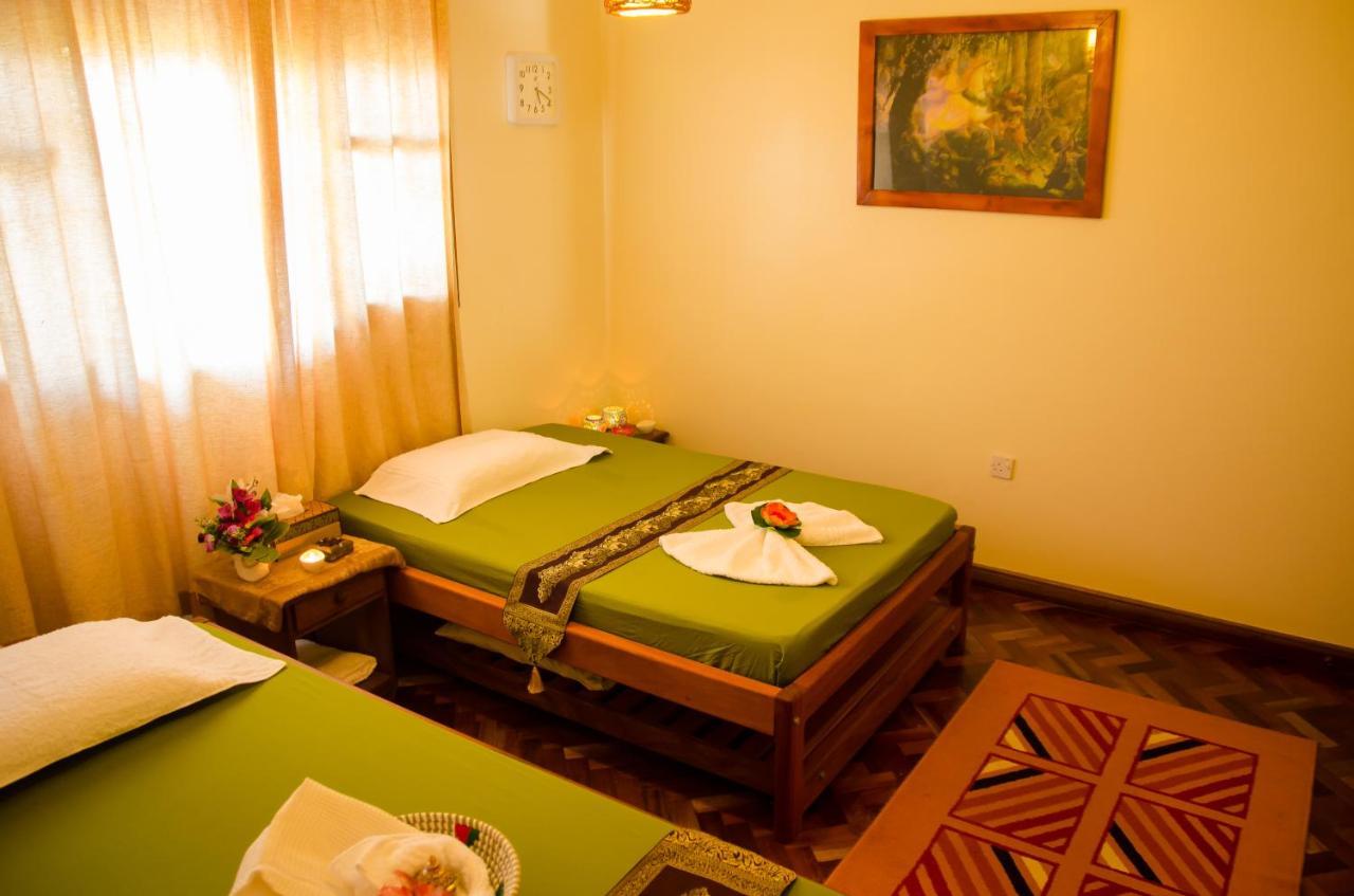 Entebbe Palm Hotel Buitenkant foto